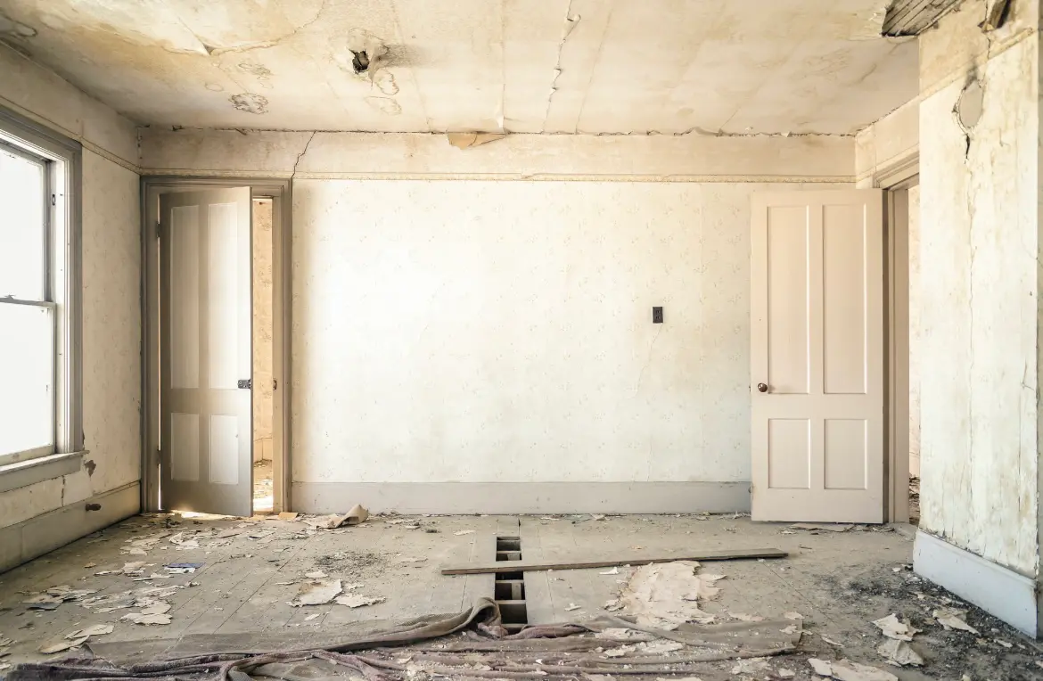 Waste disposal crew managing a cleanout project in Batesville